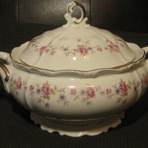 EDELSTEIN Bavaria maria theresia Bavaria Vegetable Lidded Bowl CIRCA 1950s Roses